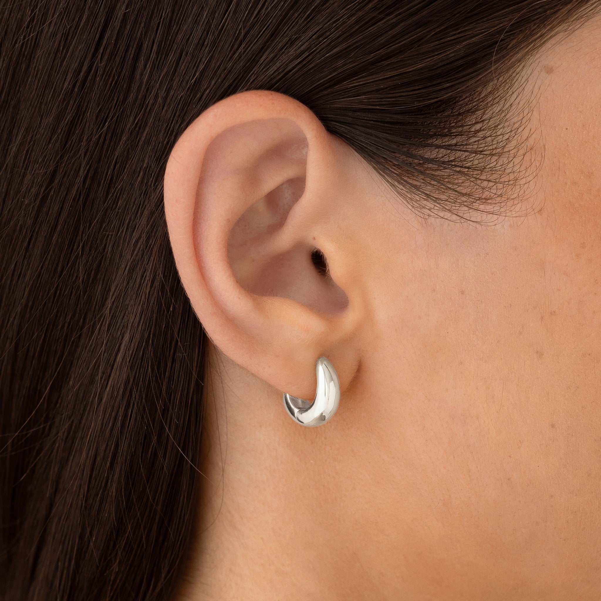 Dome Huggie Earrings Silver - Caja