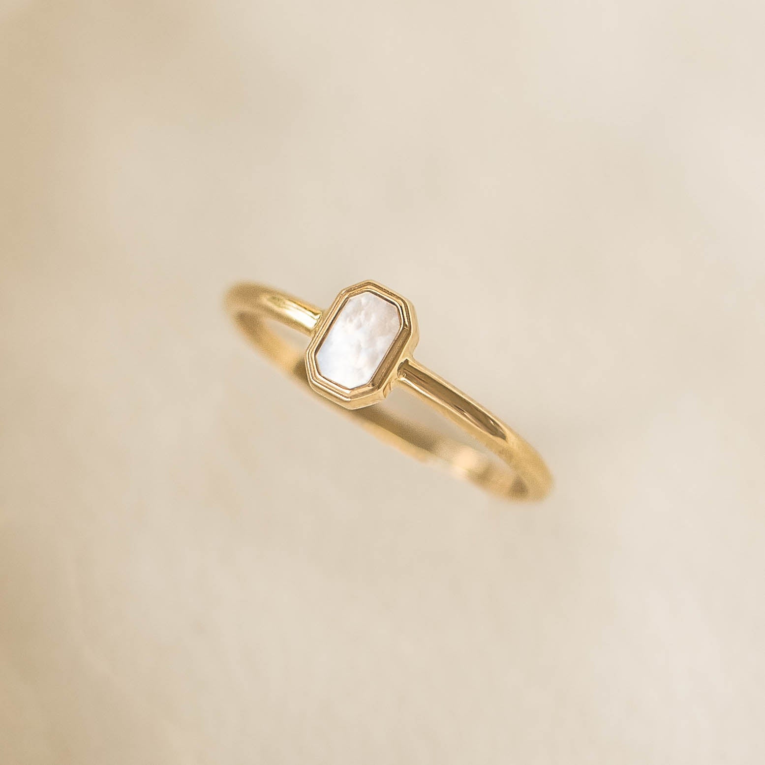 Mother of Pearl Ring 14k Gold - Maren