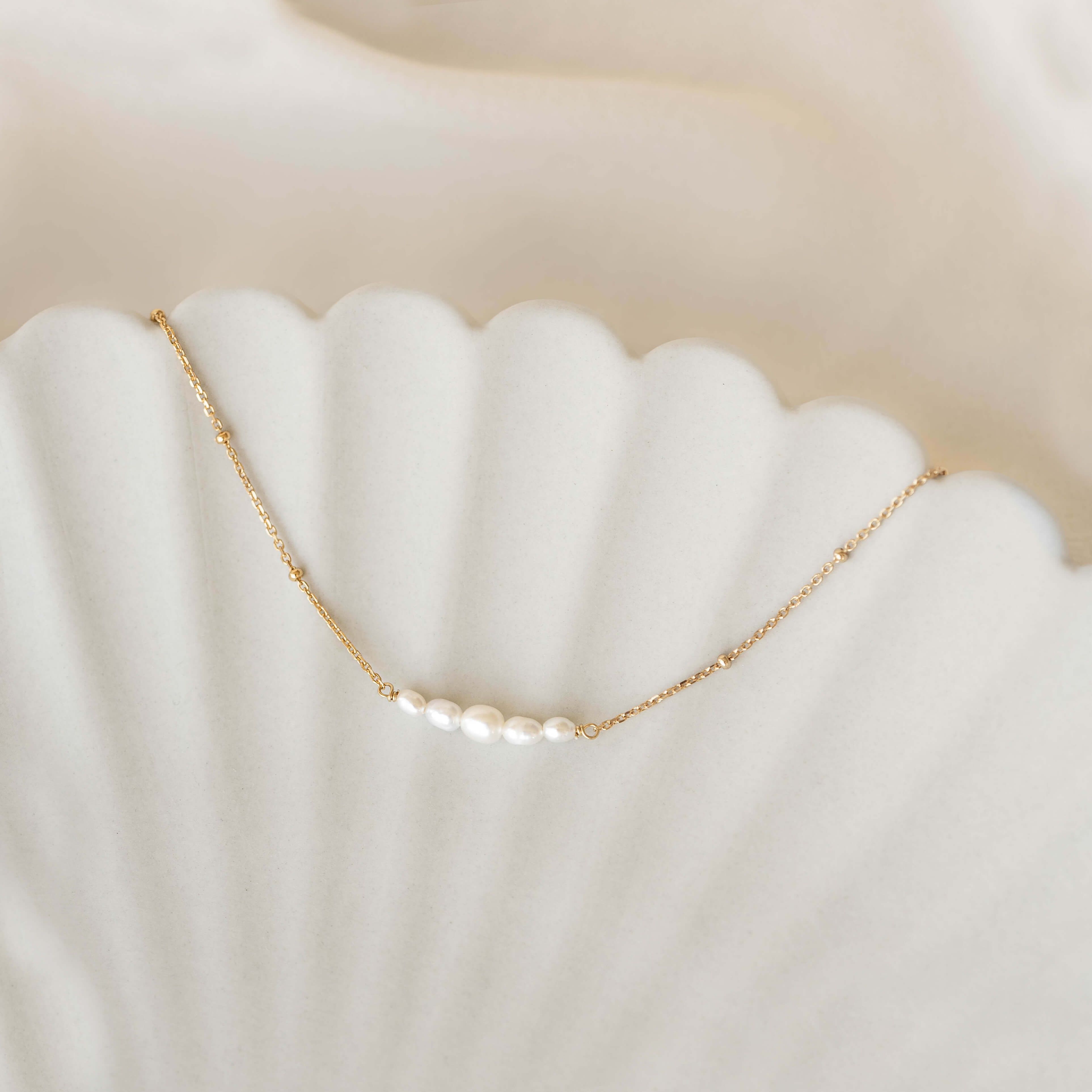 Pearl Boat Necklace - Zanna